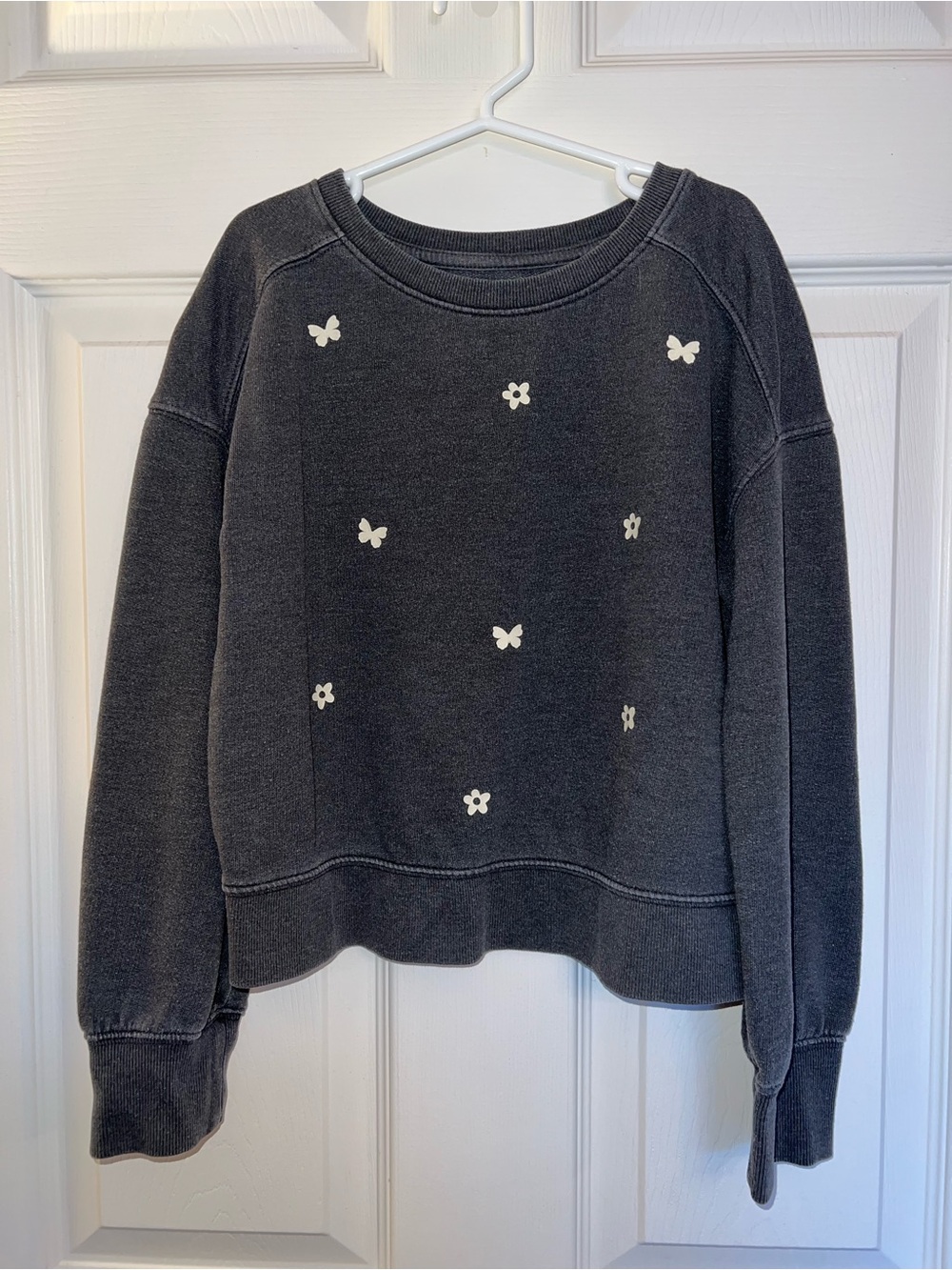 Cat & Jack Charcoal Crewneck Sweatshirt with Cream Butterfly & Flower Accents